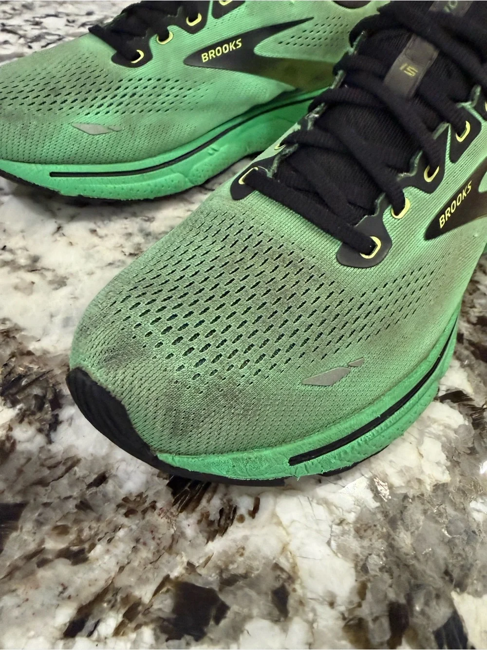 Brooks Ghost 15 Running Shoes men’s size 11